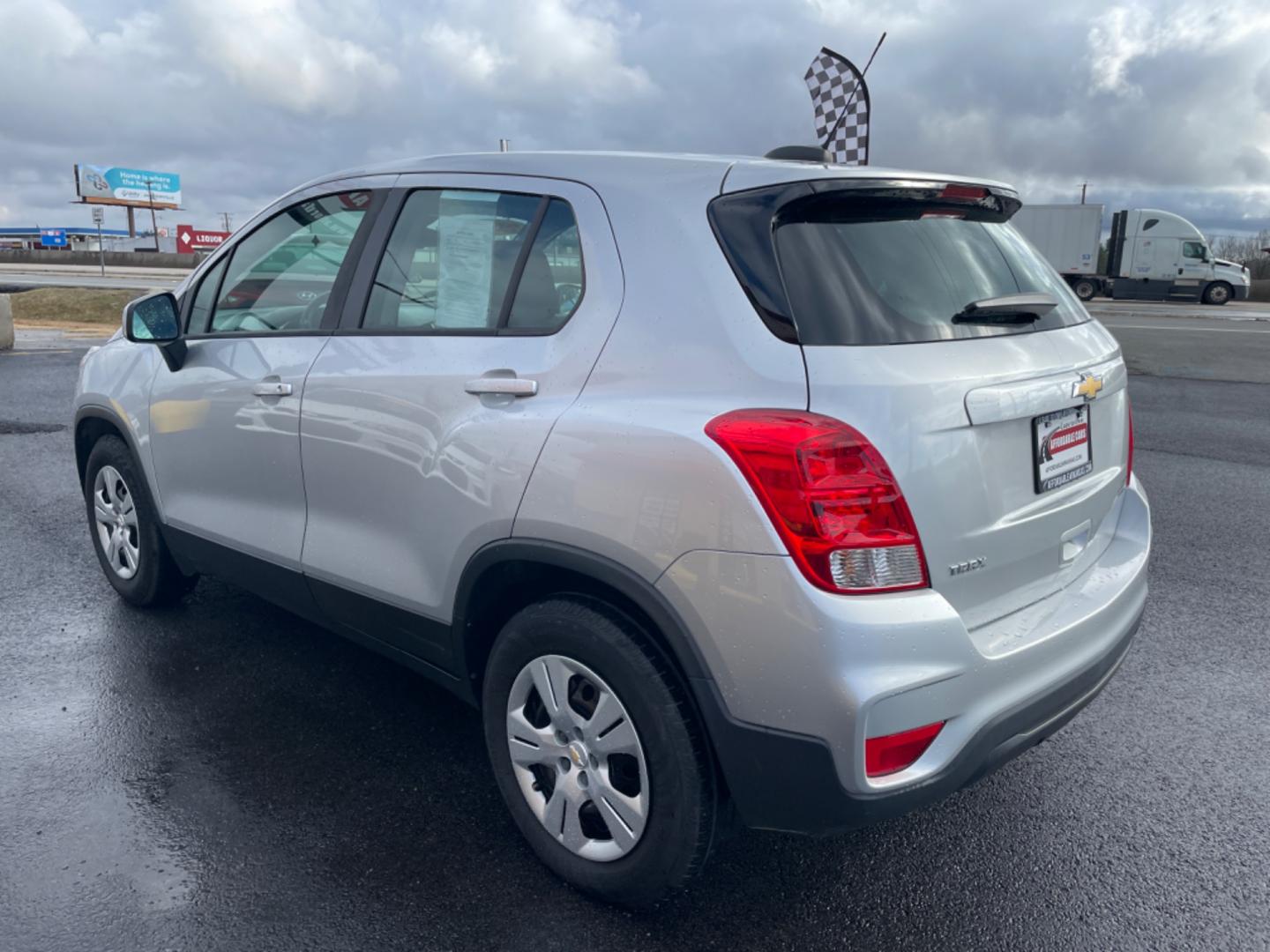 2017 Silver Chevrolet Trax (KL7CJKSB5HB) with an 4-Cyl, ECOTEC Turbo, 1.4L engine, Automatic, 6-Spd transmission, located at 8008 Warden Rd, Sherwood, AR, 72120, (501) 801-6100, 34.830078, -92.186684 - Photo#5